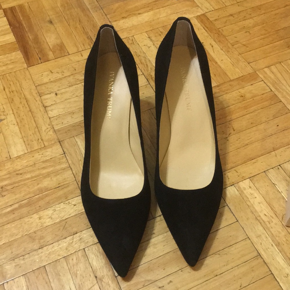 NWB Ivanka trump black suede pumps